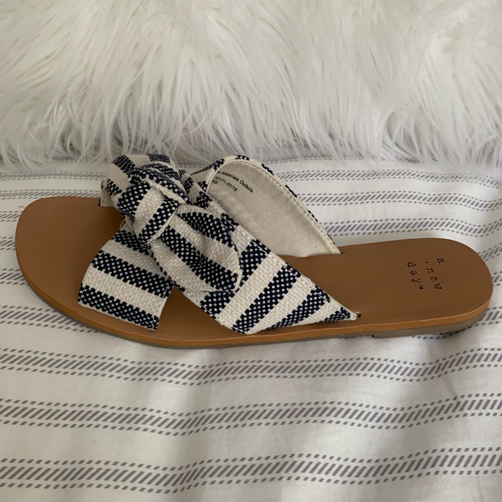sandals - Picture 3 of 4